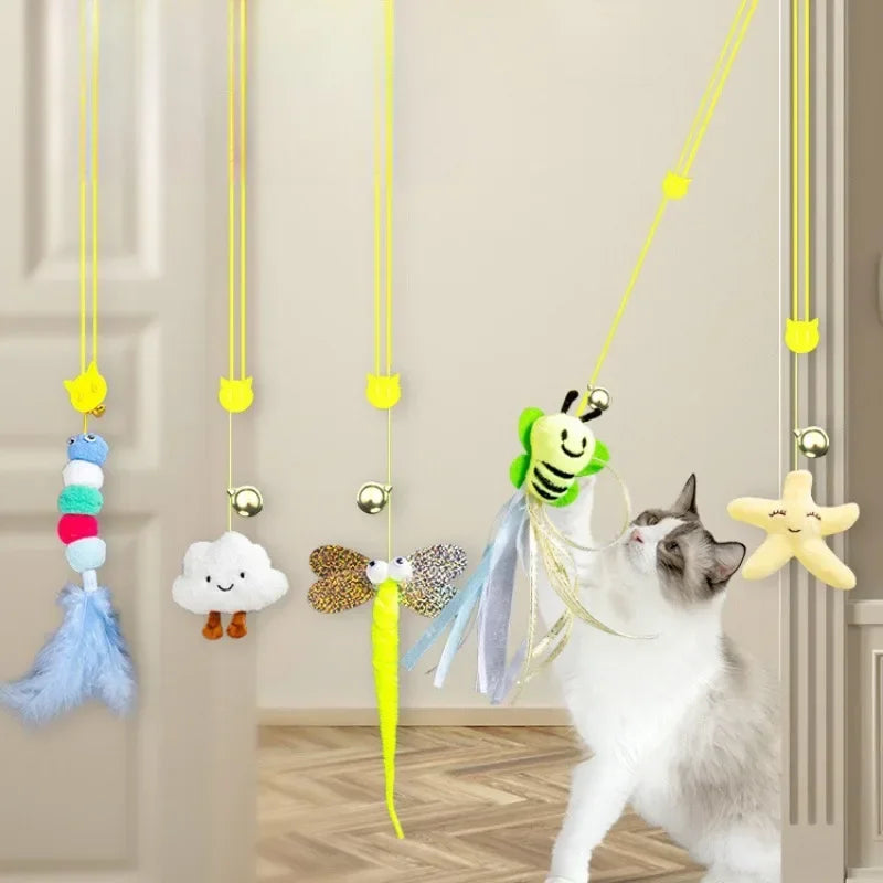 Jouet suspendu en peluche avec corde et clochette